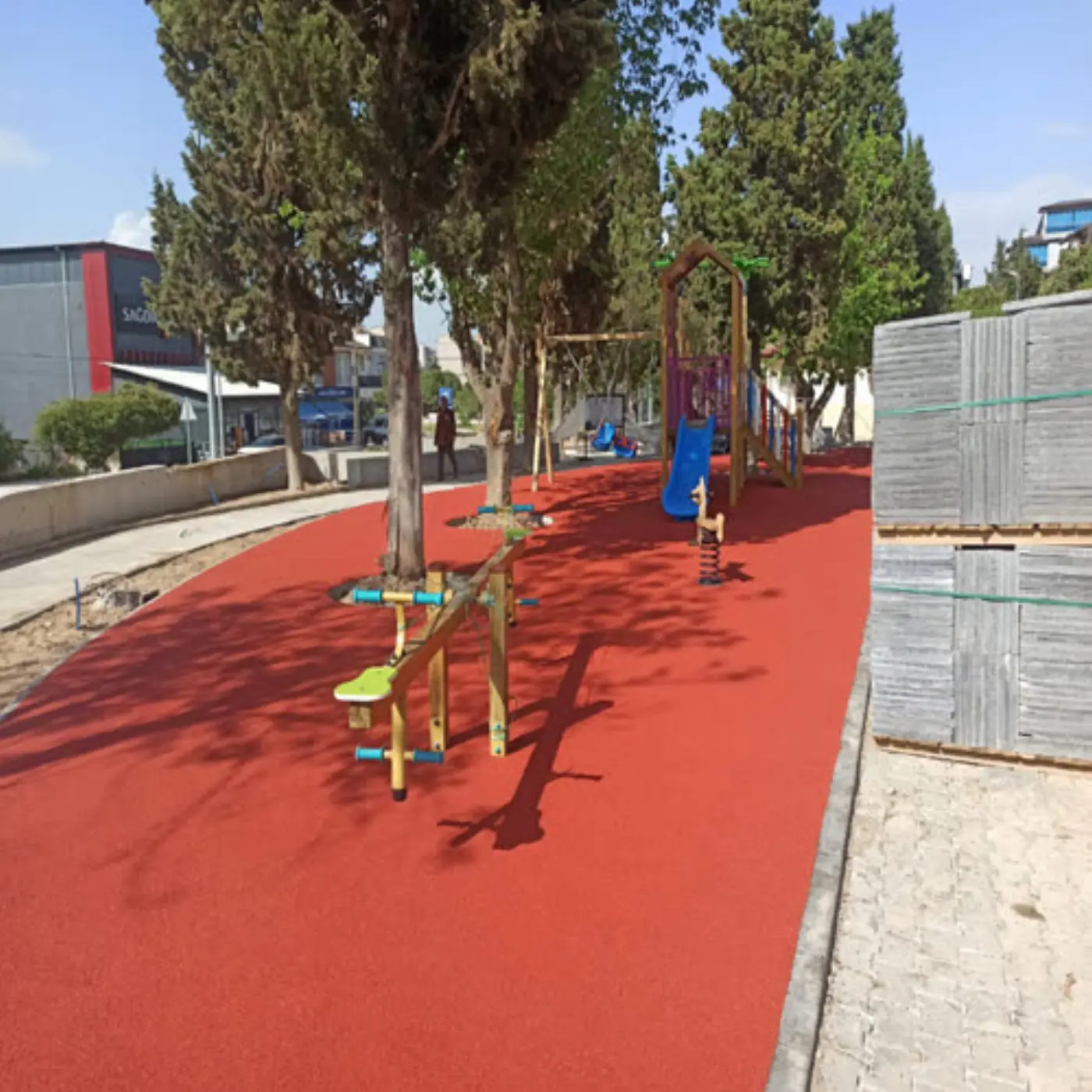 Şehir Parkı Kırmızı EPDM Kauçuk — Kauçuk Zemin uygulama örneği