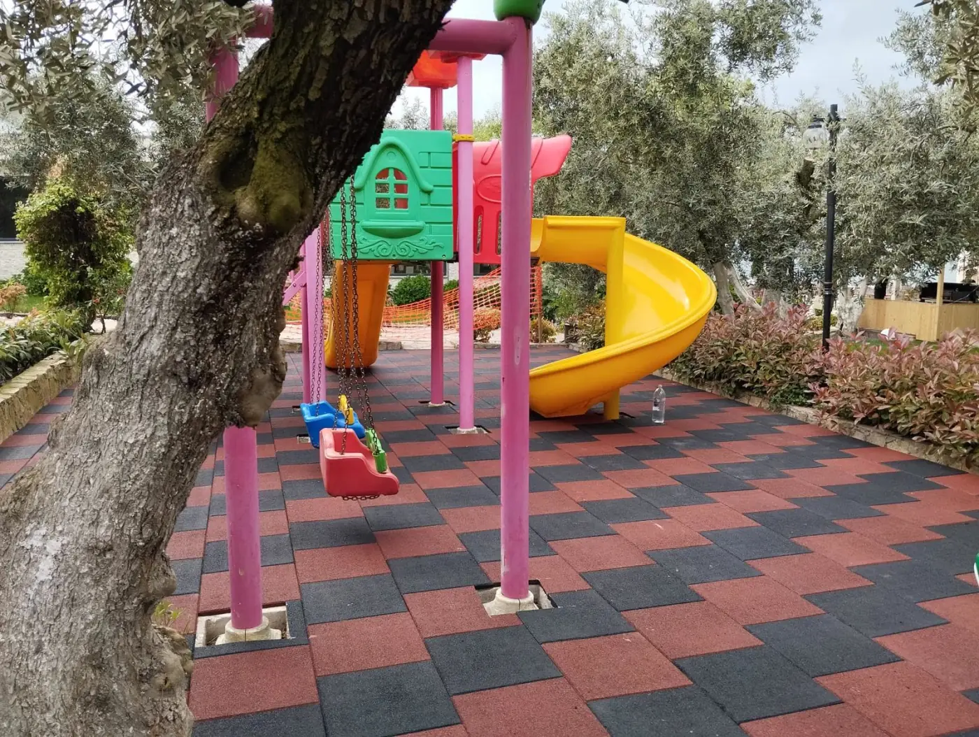 Çocuk Parkı uygulama örneği — Ekoza Zemin