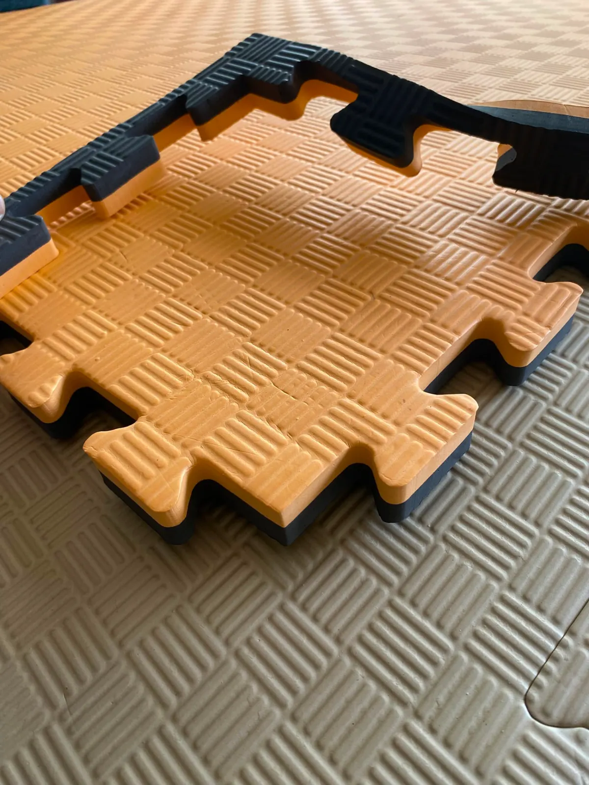 Çift renkli puzzle geçme — tatami minder uygulama örneği